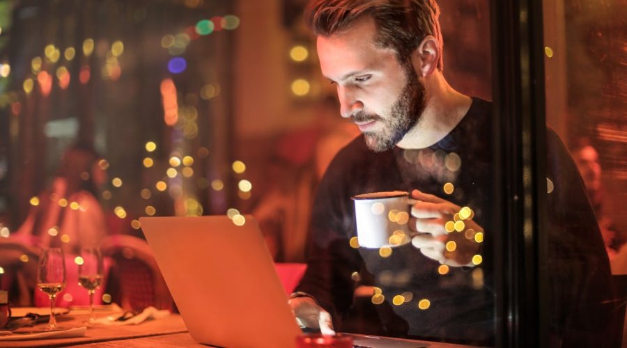 Avantajele unui laptop cu ecran tactil